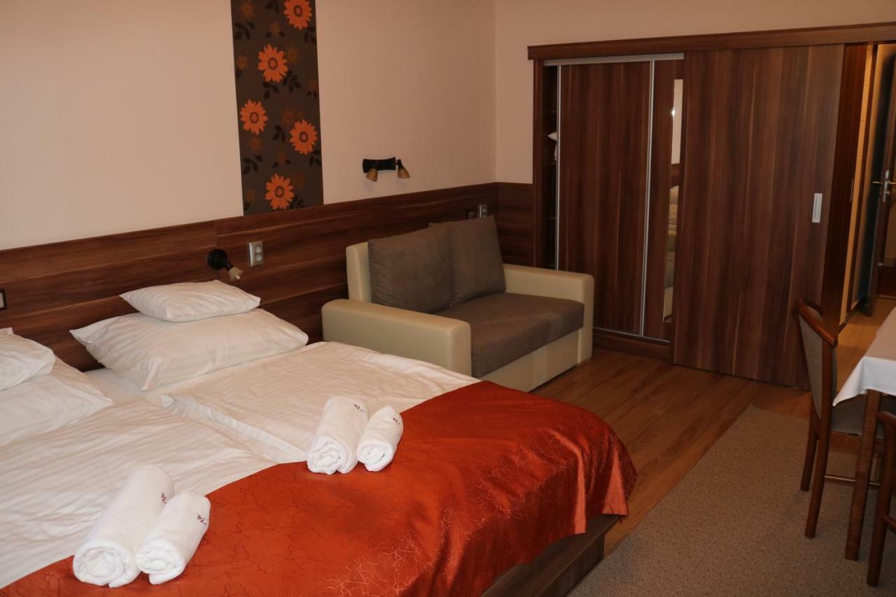 Bük Apartman Hotel מראה חיצוני תמונה